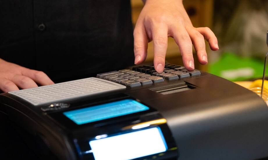 Obowiązkowy przegląd kasy fiskalnej — co sprawdza serwis i dlaczego terminu nie wolno odkładać