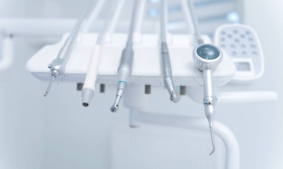 Jak przebiega leczenie zęba w krakowskiej klinice łączącej diagnostykę, endodoncję i odbudowę