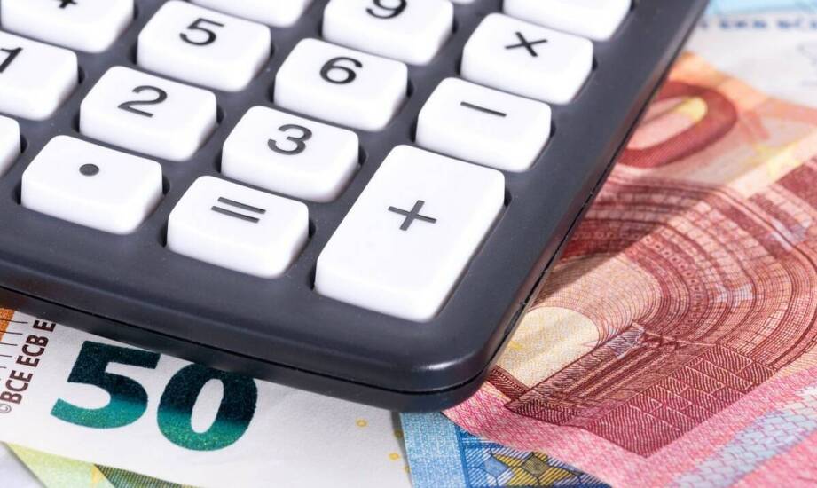 Jak ocenić opłacalność wymiany walut w kantorze przy granicy, zanim podasz banknoty