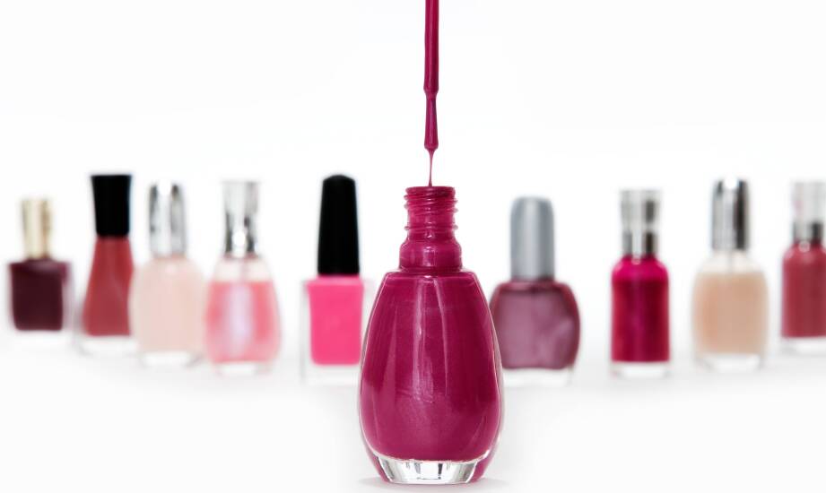 Jak skomponować pierwszą kolekcję lakierów do domowego manicure bez nadmiaru odcieni
