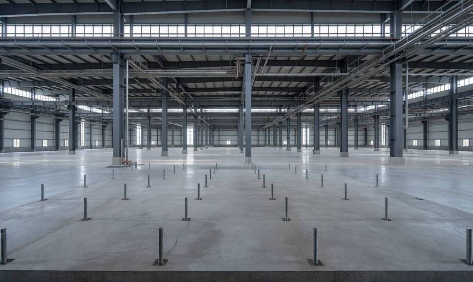 Kolejność prac, gdy linia technologiczna ma wejść do hali i instalacji zakładowych