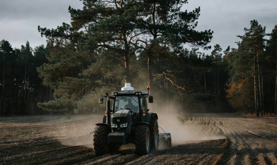 Dlaczego dokładność GNSS w rolnictwie i leśnictwie zależy od korekcji, zasięgu i otoczenia pracy