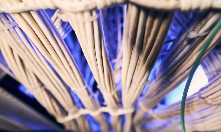 Od projektu do testów — jak powstaje sieć światłowodowa w budynku wielorodzinnym