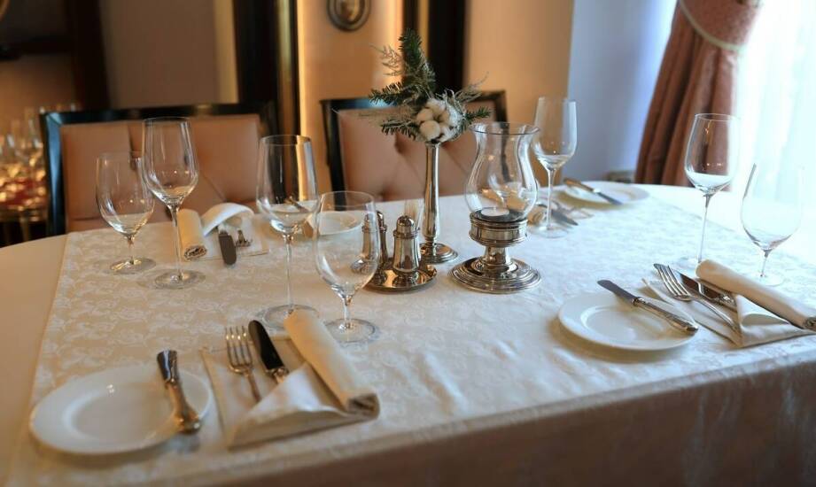 Niezapomniane przyjęcia okolicznościowe w restauracji w Głogowie Małopolskim – jak tworzymy wyjątkowy klimat?