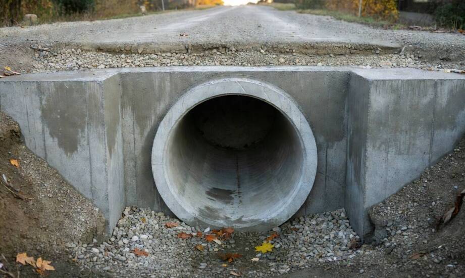 Kiedy przepust o średnicy 500 mm pod drogą dojazdową staje się wąskim gardłem
