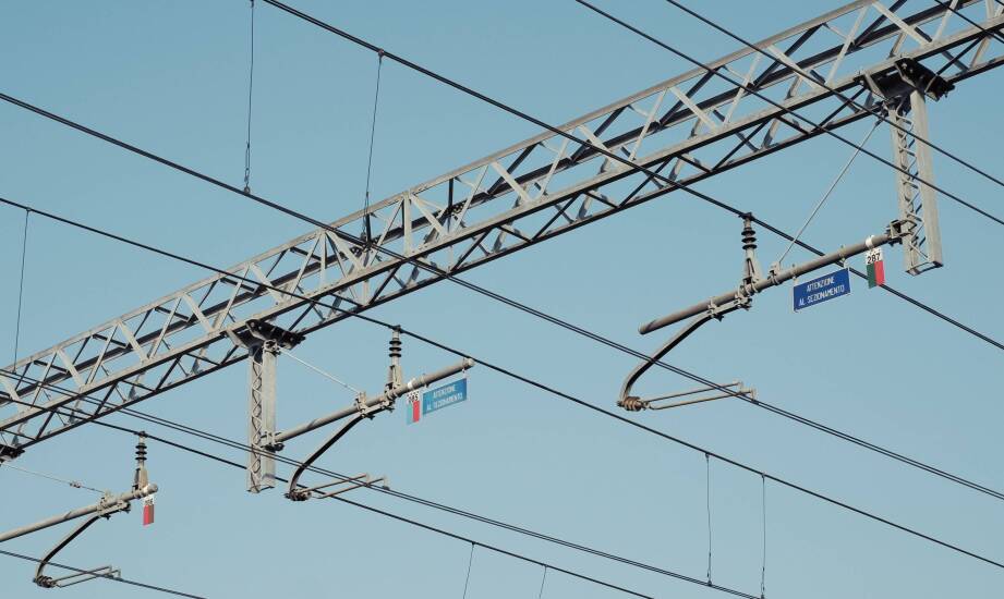 Jak dobór złączy wpływa na niezawodność połączeń w kolejowej infrastrukturze elektroenergetycznej