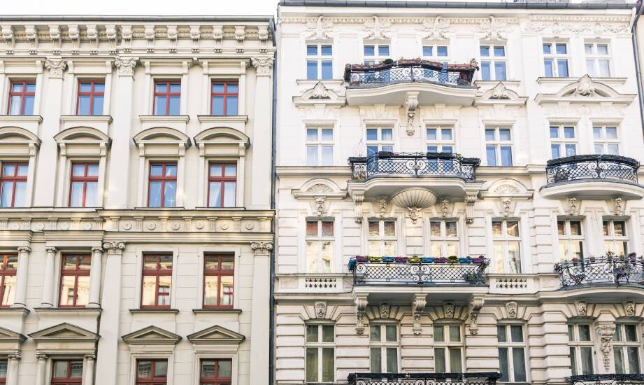 Z czego wynika odporność dekoracji fasadowych z EPS zbrojonego siatką i cementem