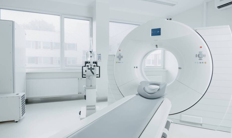 Hybrydowy angio-CT a klasyczny angiograf — co zmienia w pracowni naczyniowej