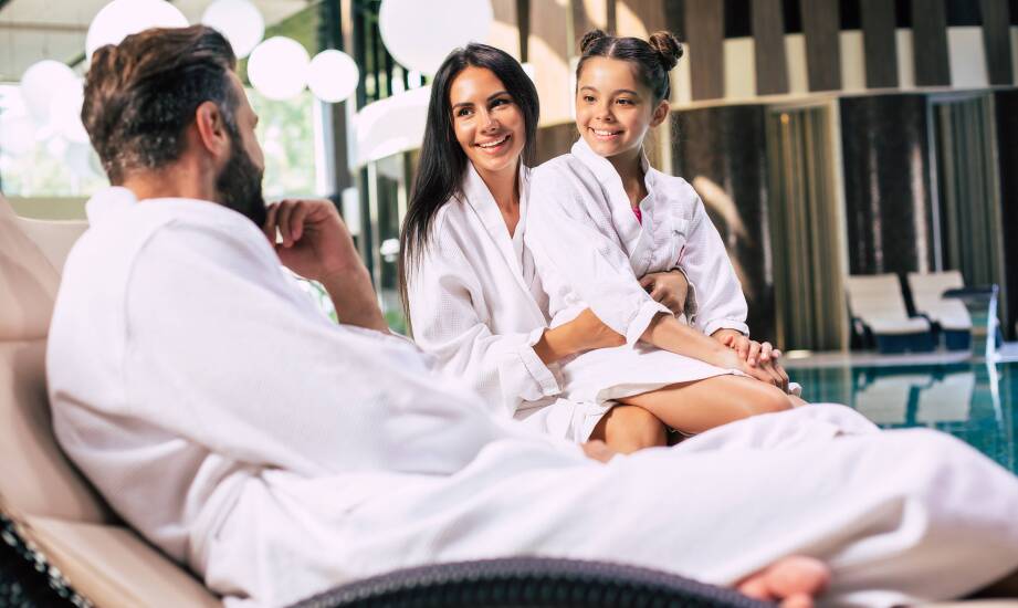 Pobyt w hotelu SPA w Beskidach — jak basen, sauna i posiłki układają dzień?