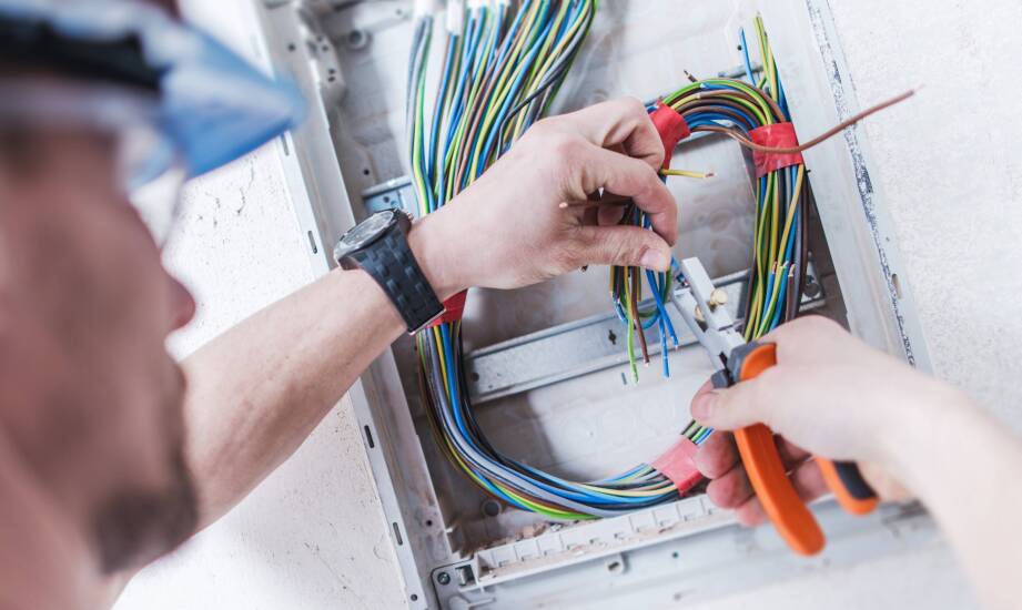 Modernizacja instalacji w blokach z wielkiej płyty — gdzie najczęściej pojawiają się ukryte ryzyka