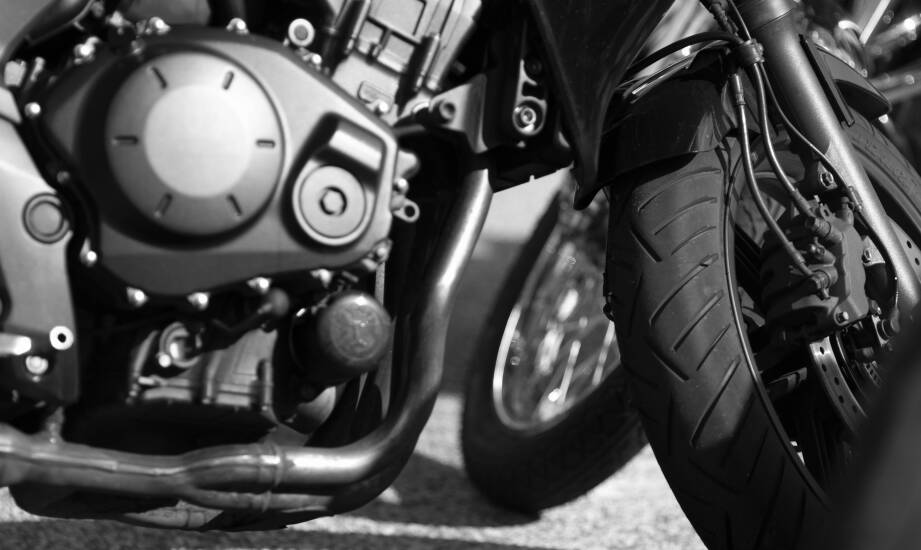 W Yamaha MT-09 2013–2016 liczy się punkt mocowania, bo od niego zależy ochrona ramy i silnika