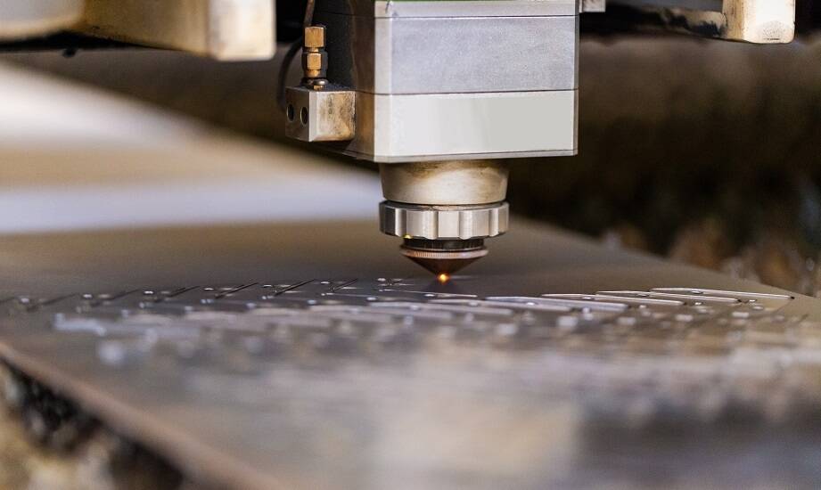 Gdy jakość cięcia spada: jak odróżnić zużycie optyki od błędów ustawień w laserze CNC