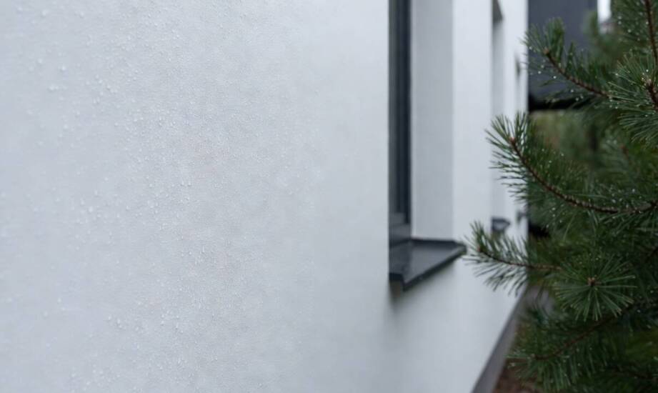 Tynk silikonowy na elewacjach podwarszawskich inwestycji — co decyduje o trwałości