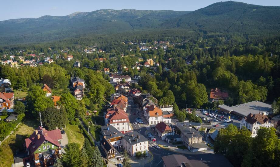 Rodzinny wyjazd do cieplickich term — jak przygotować dzieci i czego się spodziewać na miejscu