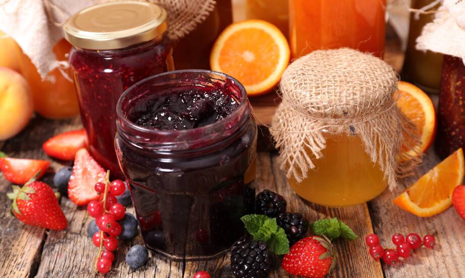 Które przetwory owocowe i naturalne syropy najlepiej podniosą wartość zestawu budżetowego?