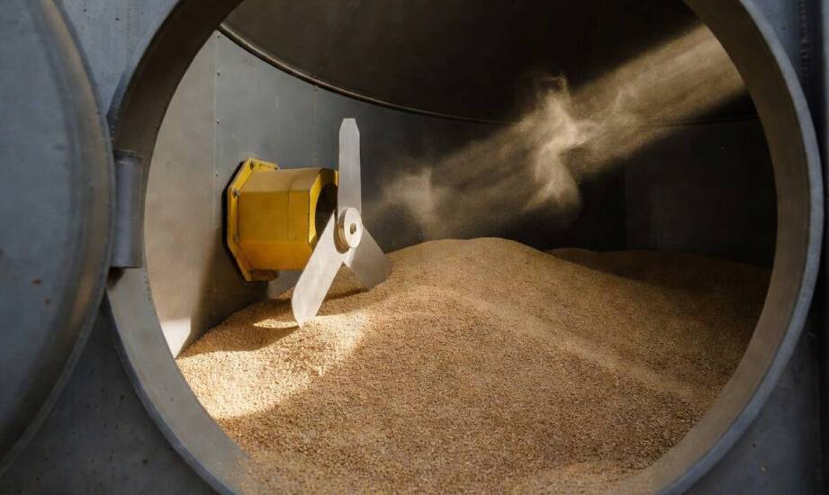 Kiedy obrotowy czujnik poziomu pomaga kontrolować silos, a kiedy nie zatrzyma zatorów