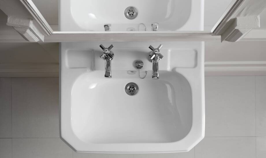 Jak kształt i montaż umywalki wpływają na proporcje łazienki z płytkami ceramicznymi