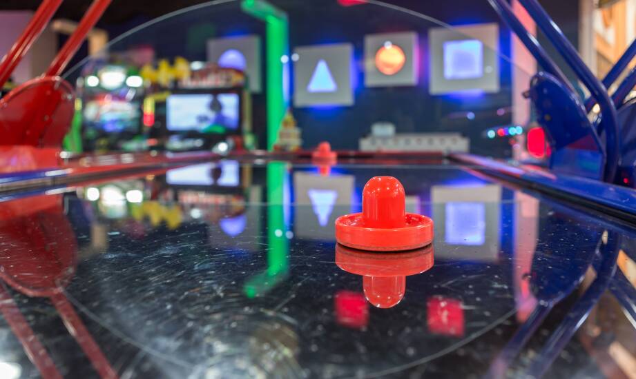 Jak mechanizm powietrza i wrzutnika wpływa na pracę stołu cymbergajowego w strefie rozrywki