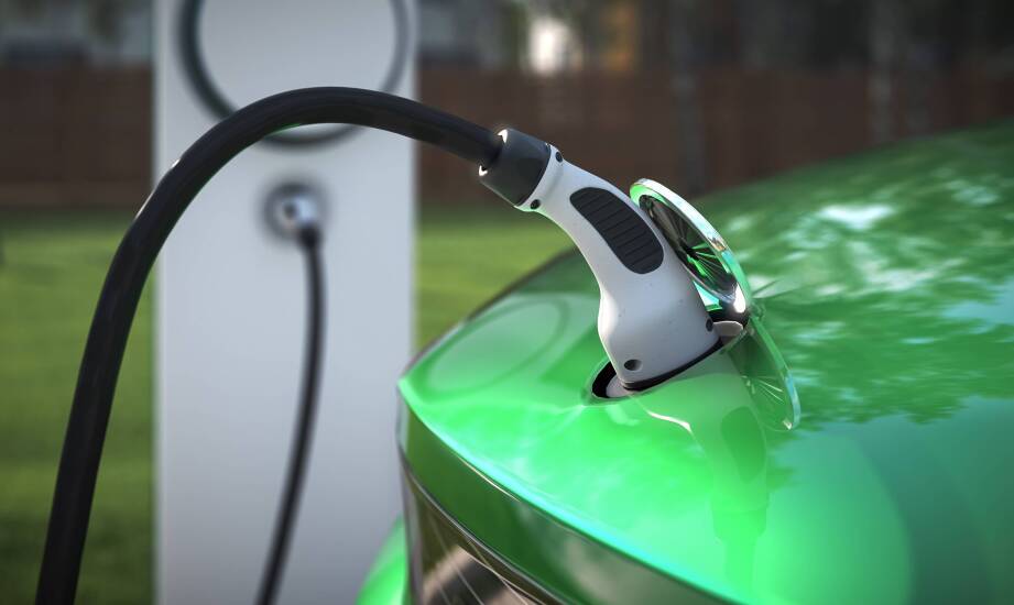 Jak połączyć ładowarkę do auta z fotowoltaiką, by zwiększyć autokonsumpcję energii