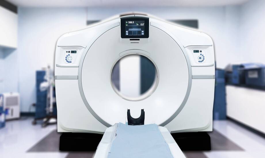 Dlaczego sam obraz to za mało — rola kontekstu klinicznego w zdalnej ocenie tomografii komputerowej