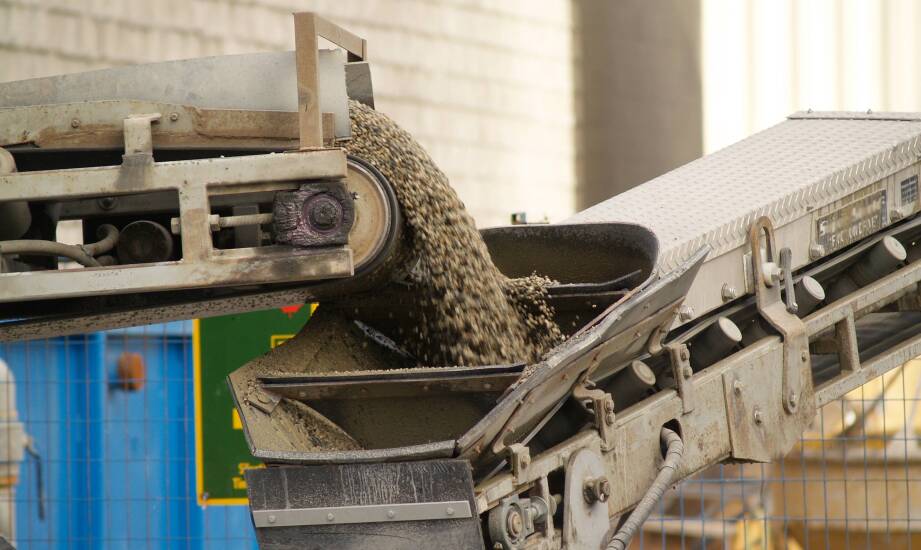 Jak wykładanie wsypów gumą ogranicza ścieranie i rozsyp materiału w przenośnikach