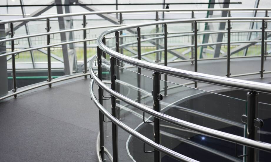 Jak przygotować specyfikację balustrady ze stali nierdzewnej, by uniknąć poprawek po pomiarze