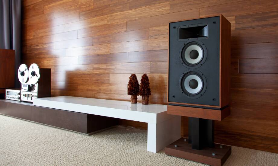 Jak bezprzewodowy głośnik Harman Kardon zmienia odbiór muzyki w salonie z otwartą strefą dzienną