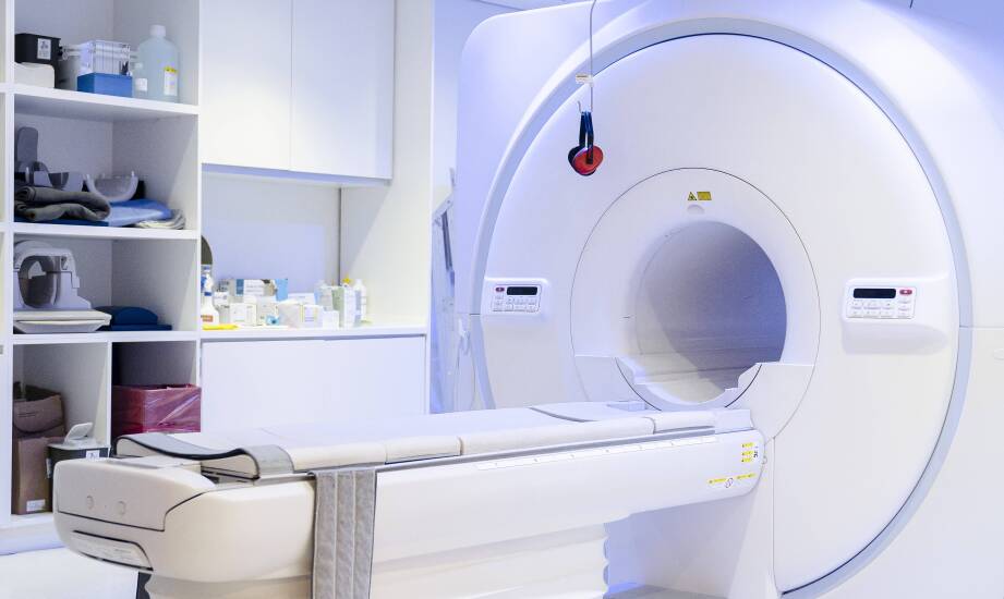 Jak objętość danych DICOM i rodzaj sekwencji wpływają na proces interpretacji rezonansu magnetycznego w modelu teleradiologicznym