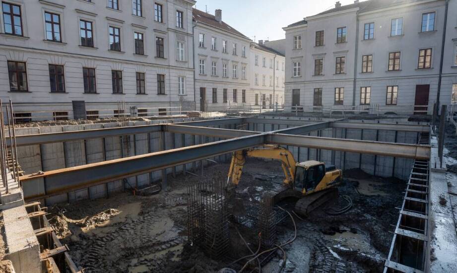 Przebieg realizacji budynku usługowego: uwarunkowania techniczne i proceduralne przy wznoszeniu obiektów komercyjnych w gęstej zabudowie