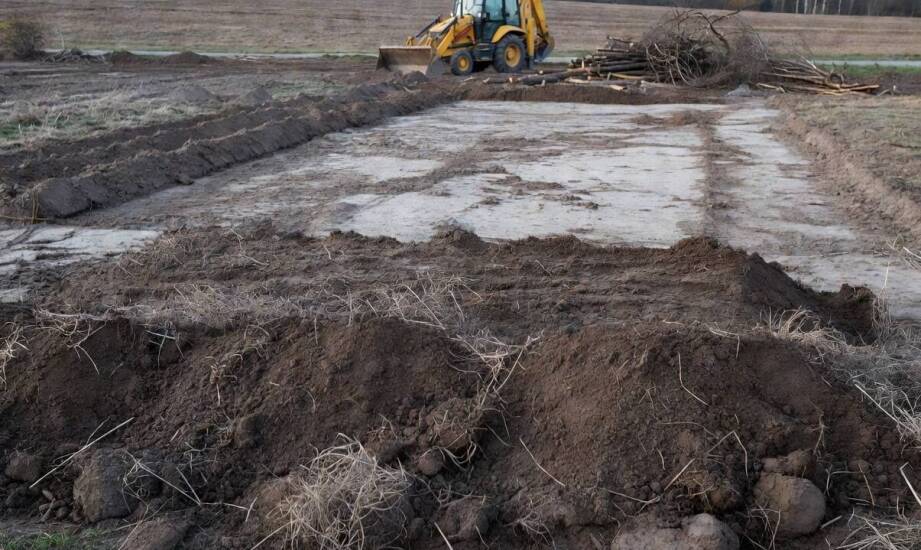 Kolejność prac przy oczyszczaniu działki z roślinności i ziemi przed rozpoczęciem wykopów fundamentowych