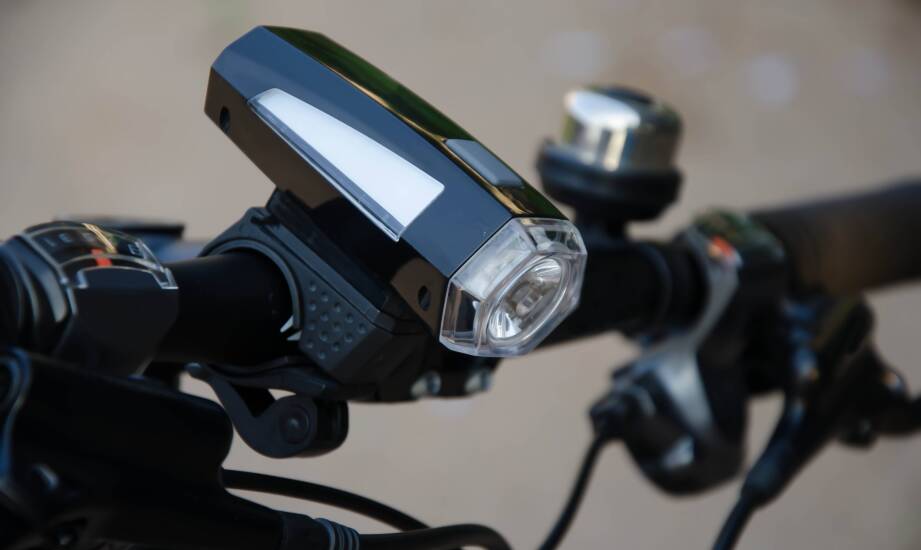 Jak dobór oświetlenia wpływa na widoczność podczas MTB, trekkingu i gravelu
