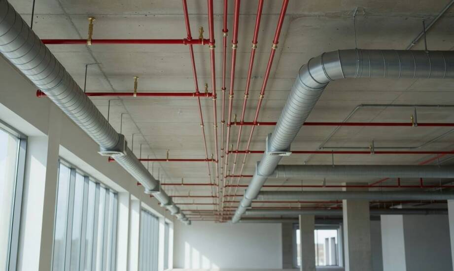 Kompleksowa obsługa bezpieczeństwa obiektu — za co realnie odpowiada wykonawca instalacji przeciwpożarowych