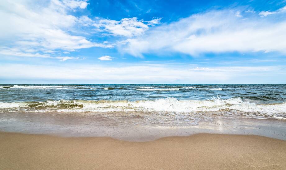 Położenie obiektu przy klifie i plaży w Trzęsaczu a codzienna wygoda pobytu