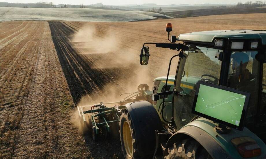 Jak nawigacja GPS w ciągnikach John Deere poprawia prowadzenie przy siewie pasowym