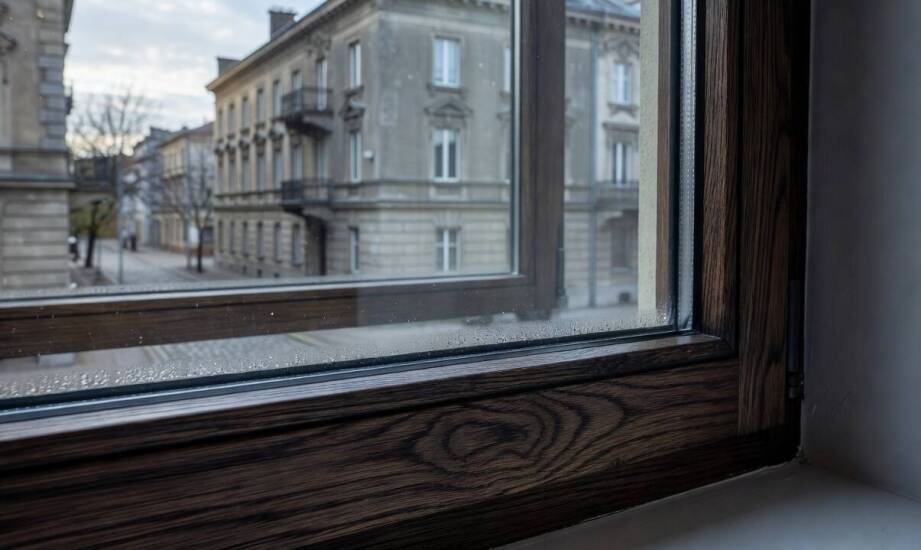 Co w miejskim klimacie najbardziej obciąża drewniane okna trzyszybowe
