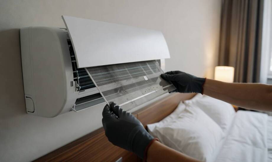 Kiedy klimatyzacja domowego typu w hotelu wymaga pełnego czyszczenia i dezynfekcji