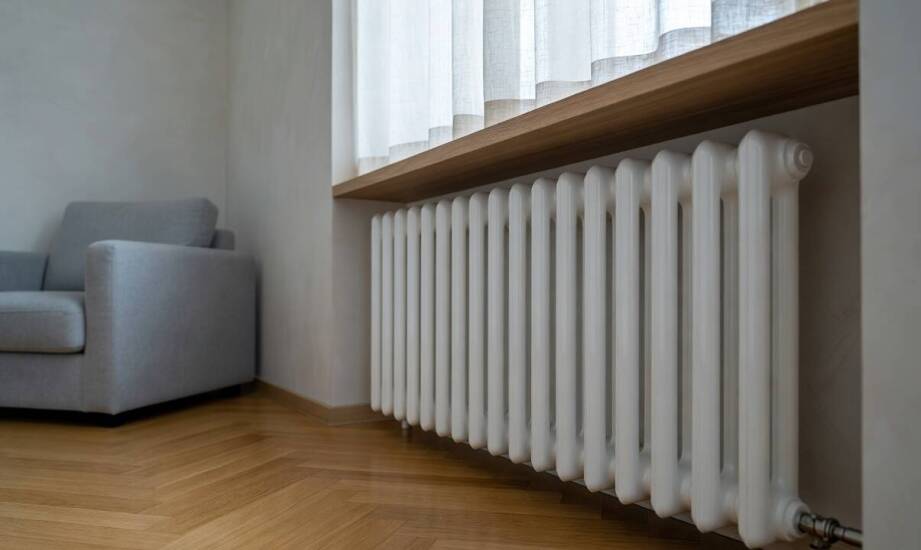 Dlaczego konstrukcja grzejników Zehnder ma znaczenie w warszawskich mieszkaniach po modernizacji