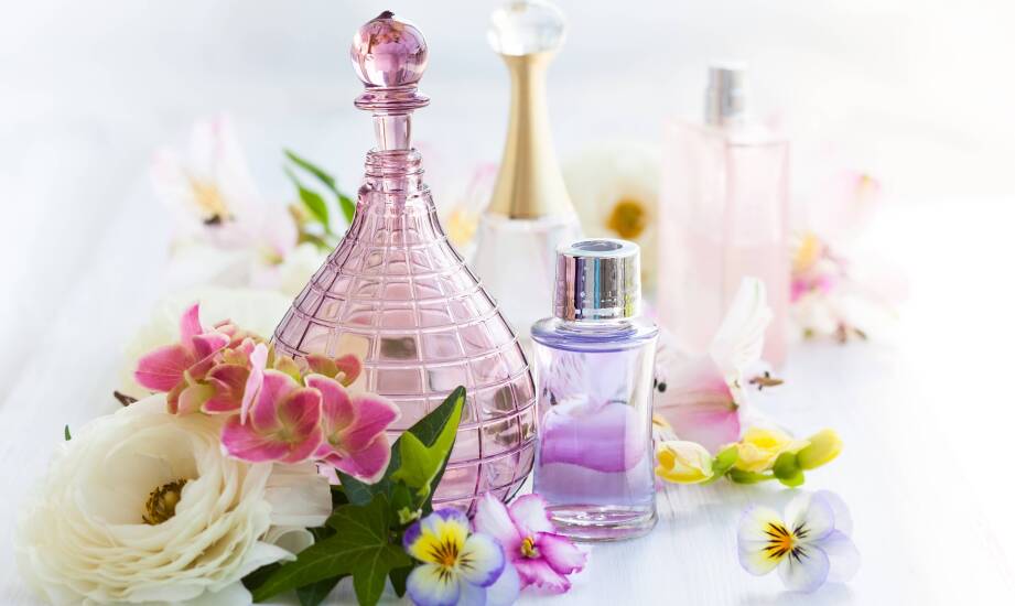 Jak czytać ofertę perfum inspirowanych, gdy liczą się bezpieczeństwo i trwałość