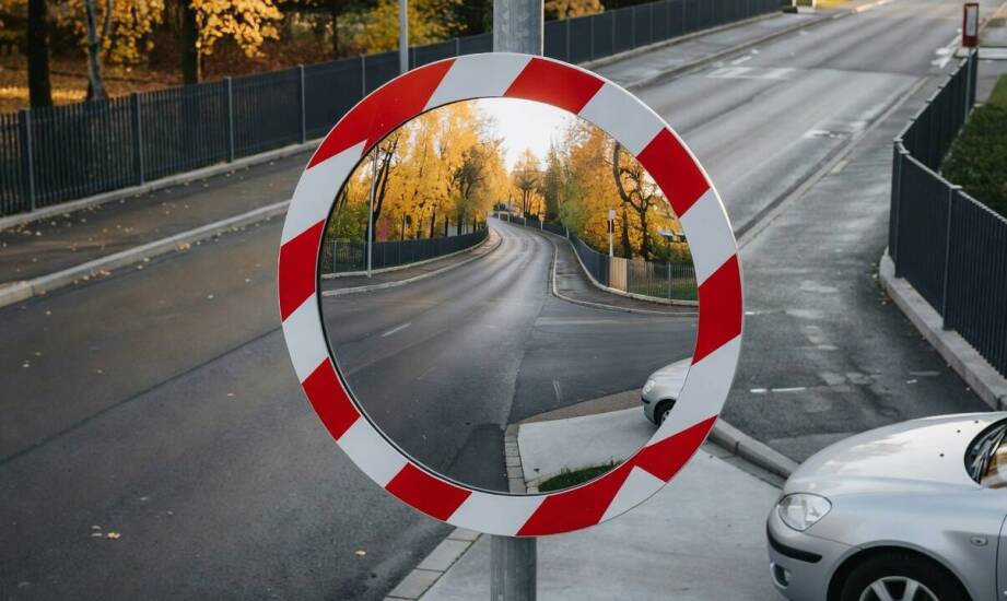 Dobór lustra drogowego do geometrii wyjazdu, skrzyżowania i ograniczonej widoczności
