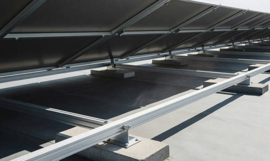 Dlaczego geometria konstrukcji decyduje o temperaturze modułów PV i uzysku w upalne dni