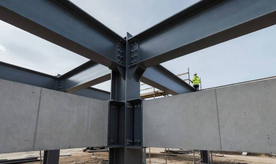 Jak stalowy szkielet i prefabrykaty betonowe współpracują w obiektach infrastrukturalnych