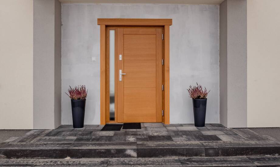 Jak mróz, wiatr i starsza zabudowa wpływają na wybór drzwi wejściowych w Jaworze