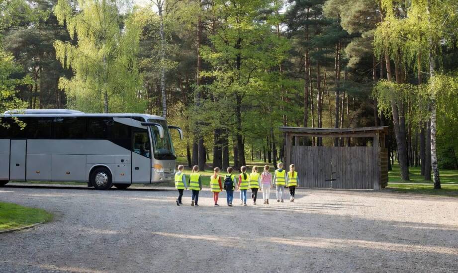 Jak składa się koszt jednodniowej wycieczki szkolnej do Kołacinka, gdy park jest tylko jednym z punktów programu