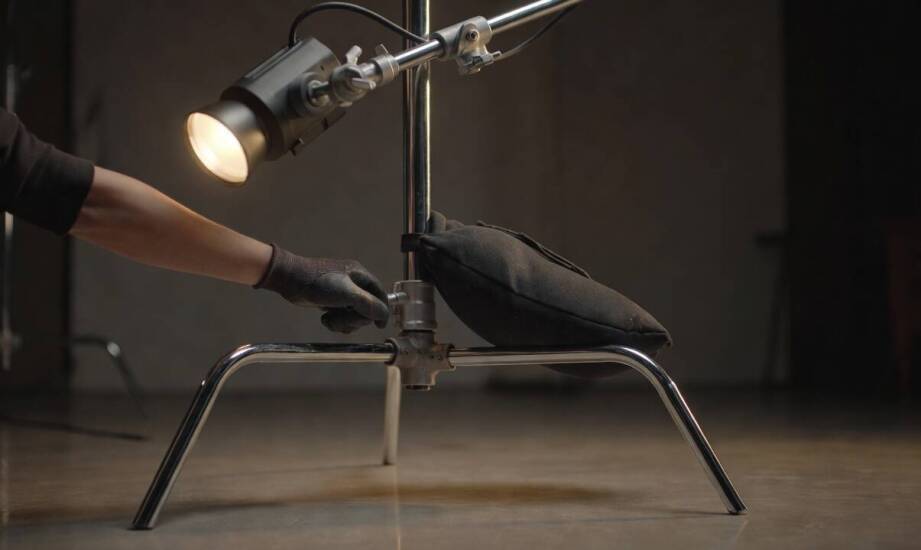 Dlaczego budowa statywu decyduje o precyzji ustawienia lampy w studiu