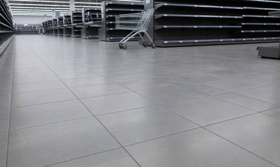 Jak zaplanować posadzkę w sklepie dyskontowym w technologii wibroprasowanej pod ruch klientów i dostawy