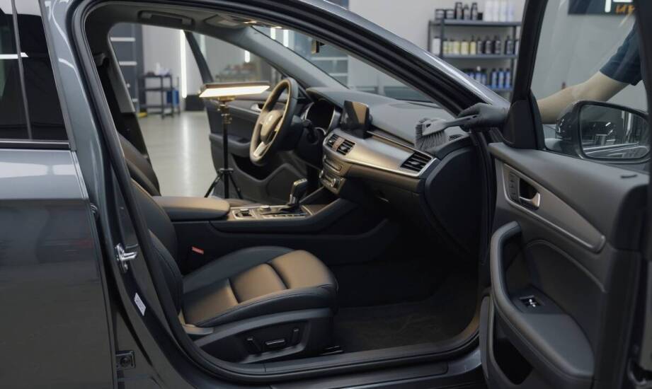 Jak przygotować auto przed czyszczeniem wnętrza, by nie utrudnić pracy