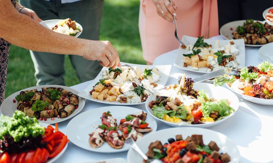 Logistyka cateringu plenerowego, która decyduje o sprawnej obsłudze dużych imprez