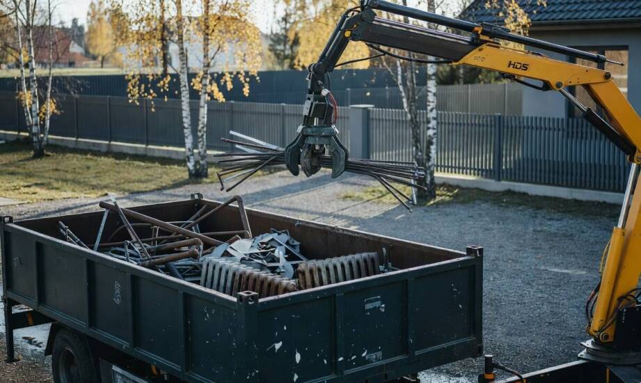 Odbiór złomu kontenerem HDS — jak wygląda proces bez własnego transportu