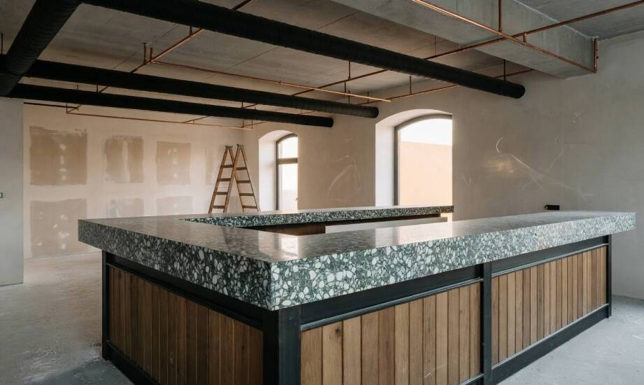 Jak decyzje projektowe w restauracji zmieniają zakres robót, trwałość wykończenia i koszt prac