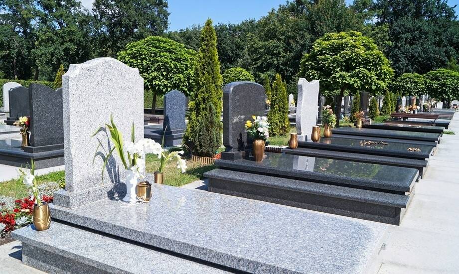 Dlaczego warto zainwestować w opiekę nad grobami?